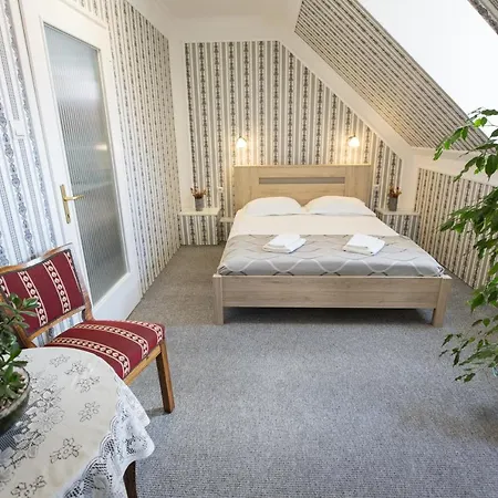 Panzio Status Apartment Hajduszoboszlo Room photo