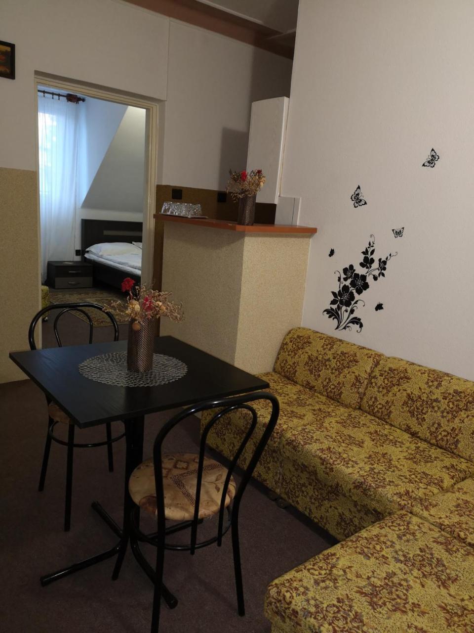 Panzio Status Apartment